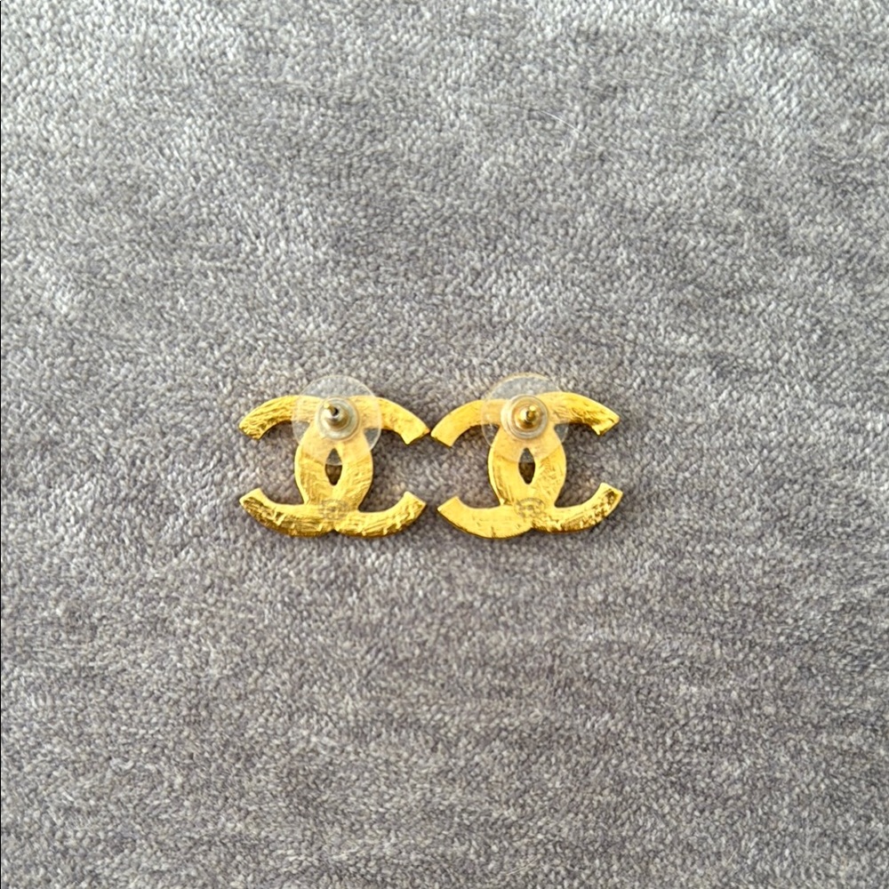 Chanel Vintage Gold and Black Earrings - Picture 3 of 4